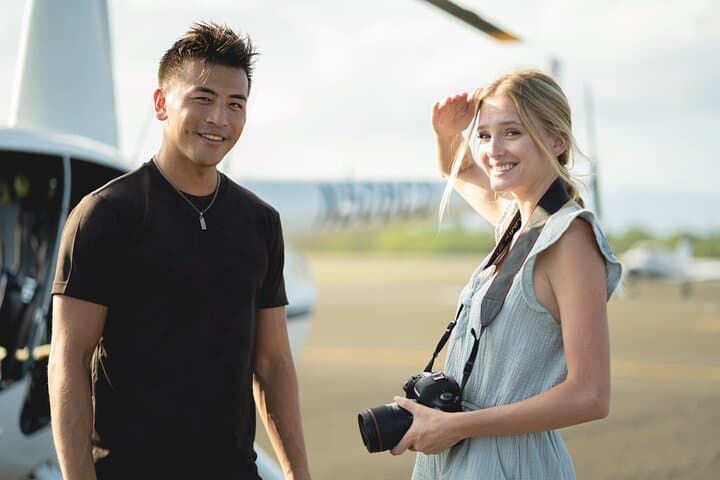 Circle Oahu: 60-Minute Shared Helicopter Tour from Honolulu photo 2