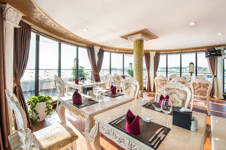 Overnight Luxury on Halong Bay: Halong Aquamarine 2-Day Cruise photo 3