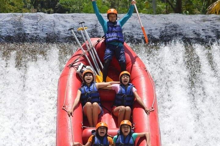 Telaga Waja River Rafting: 14.5km Class III+ Adventure with Private Transfer