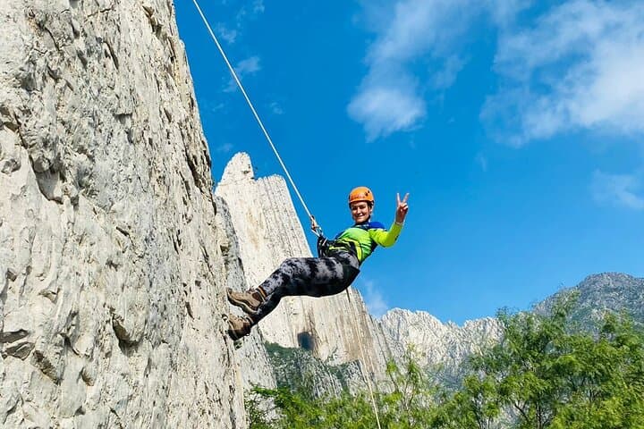 Monterrey Rappelling Class — Beginner-Friendly Ropes Descent in La Huasteca