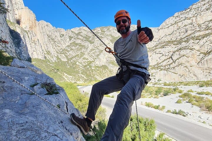 Monterrey Rappelling Class — Beginner-Friendly Ropes Descent in La Huasteca photo 4