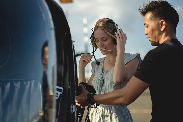 Waikiki Helicopter Tour: 18-Minute Shared Flight Over Diamond Head and Honolulu photo 2