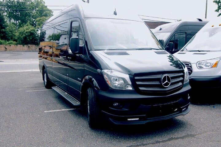 Insider NYC Limo Tour: Private 4-Hour Guided Drive Through Manhattan photo 4