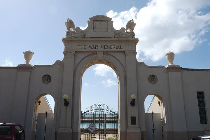 Afternoon Honolulu City Tour: Waikiki, Diamond Head & Iolani Palace Highlights photo 6