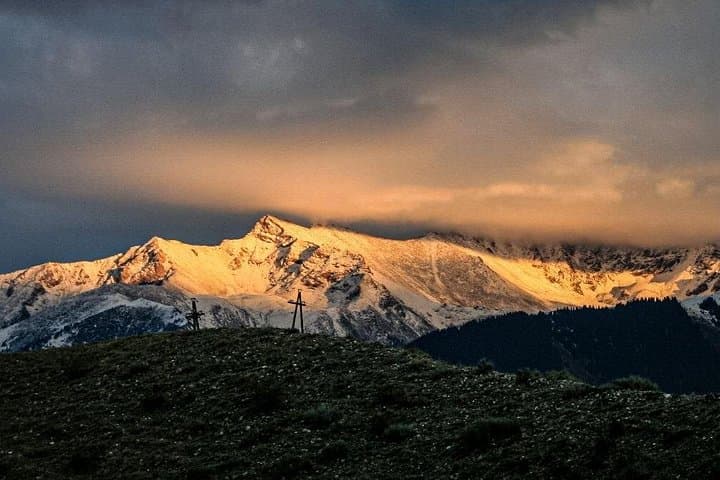 11-Day Private Adventure: Tien Shan Trails, Yurts & High-Altitude Lakes in Kyrgyzstan