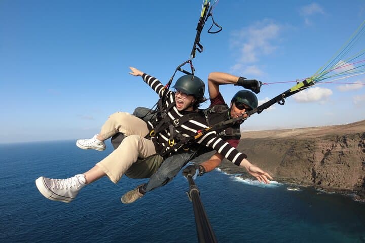 Rollercoaster Tandem Paragliding in Lanzarote — Ocean and Lava Flights photo 4