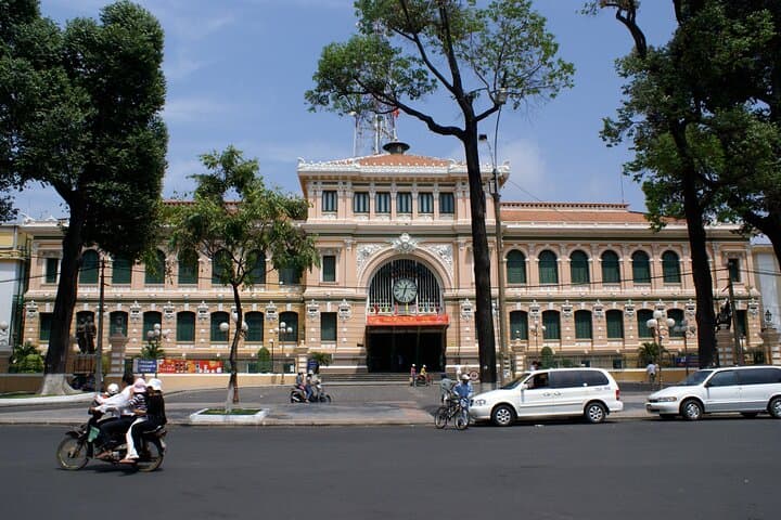 Half-Day Saigon Jeep Tour: Notre Dame, Reunification Palace & Chinatown