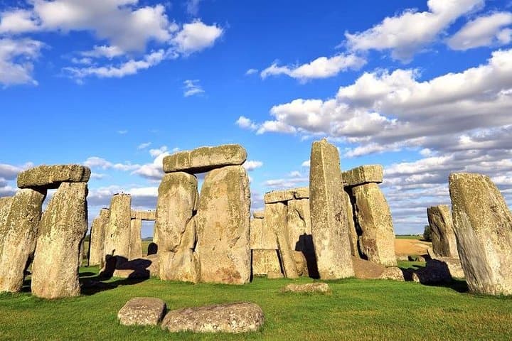 Stonehenge Pre‑Cruise Transfer: Private London to Southampton Tour photo 1