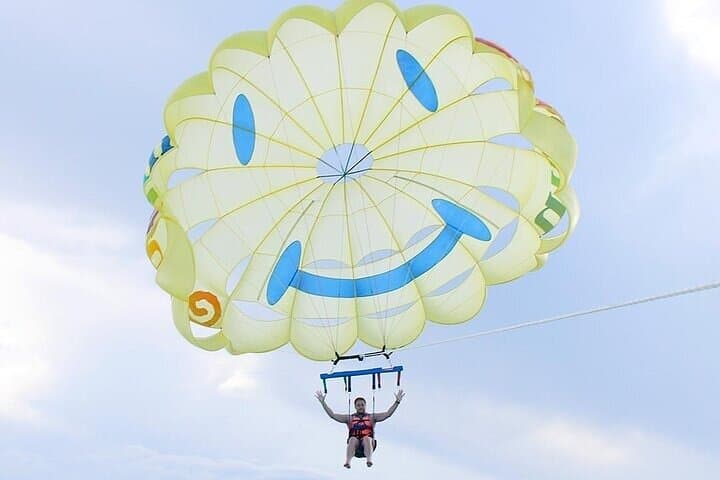 Parasailing in Cancun: 10–12 Minute Flight over the Hotel Zone and Nichupté Lagoon photo 5