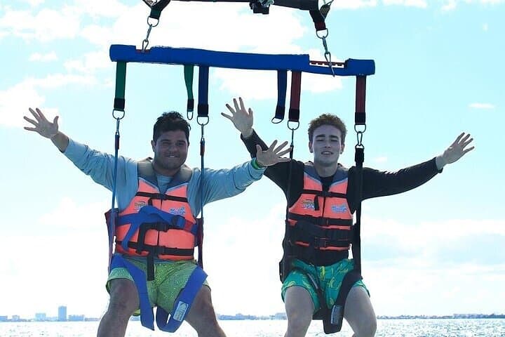 Parasailing in Cancun: 10–12 Minute Flight over the Hotel Zone and Nichupté Lagoon photo 3