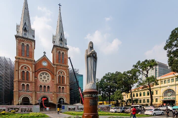 saigon-by-night-jeep-tour-city-lights-and-rooftop-bars photo 6