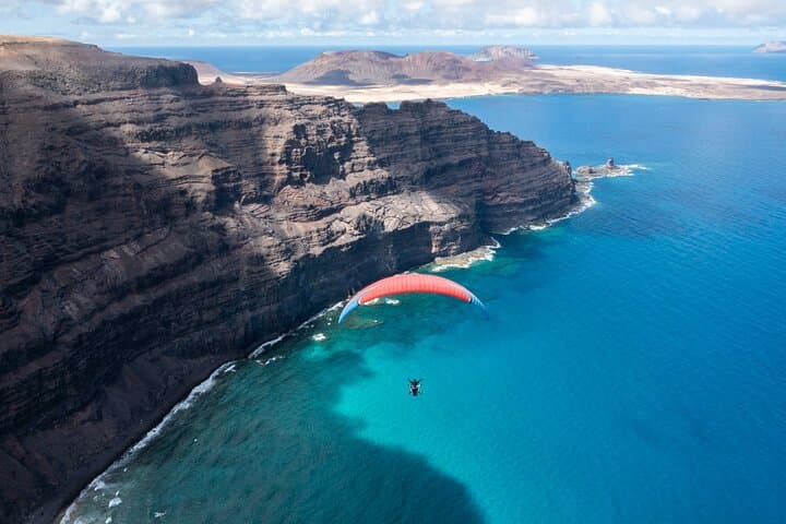 Rollercoaster Tandem Paragliding in Lanzarote — Ocean and Lava Flights photo 5