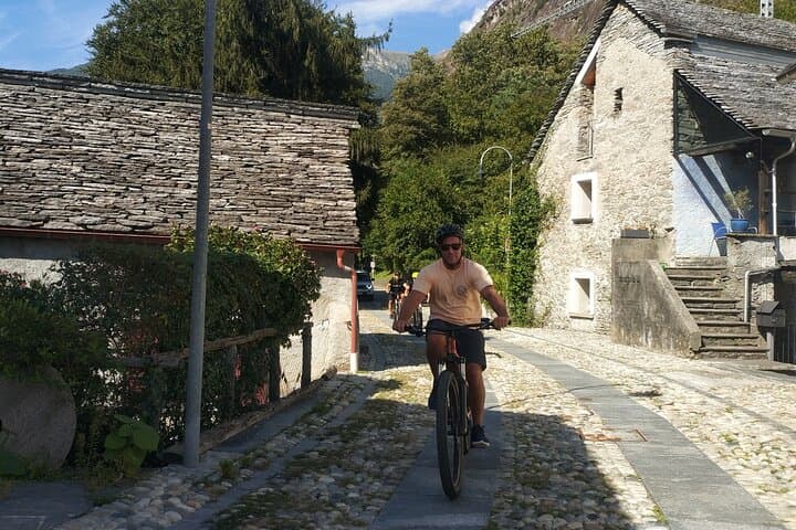 Lake Maggiore Scenic Cycling Tour: Ascona & Locarno Guided Ride