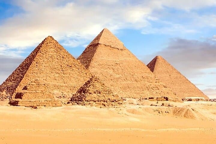 A Day Among Pharaohs: Egyptian Museum & Giza Pyramids Day Tour from Sharm