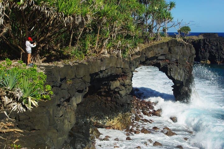 Upolu Lava Cliffs and Aganoa Black Sand Beach: Day Trip from Apia