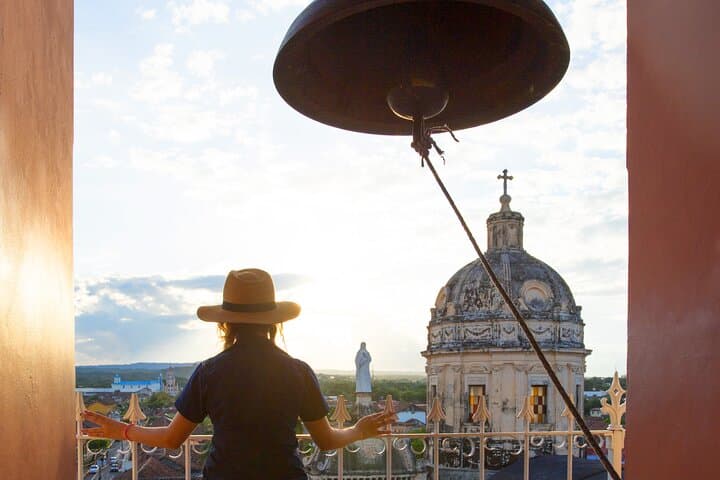 Granada Colonial: Historic Walk & Horse-Drawn Carriage Tour