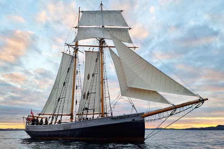 Bay of Islands Tall Ship Sundowner: Evening Sailing from Paihia