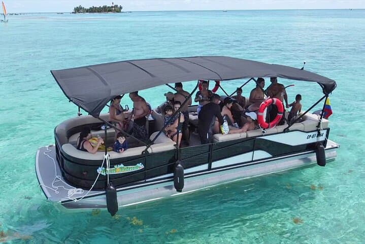 Private Pontoon Day to the Aquarium and Rose Cay — San Andrés Bay Excursion photo 1