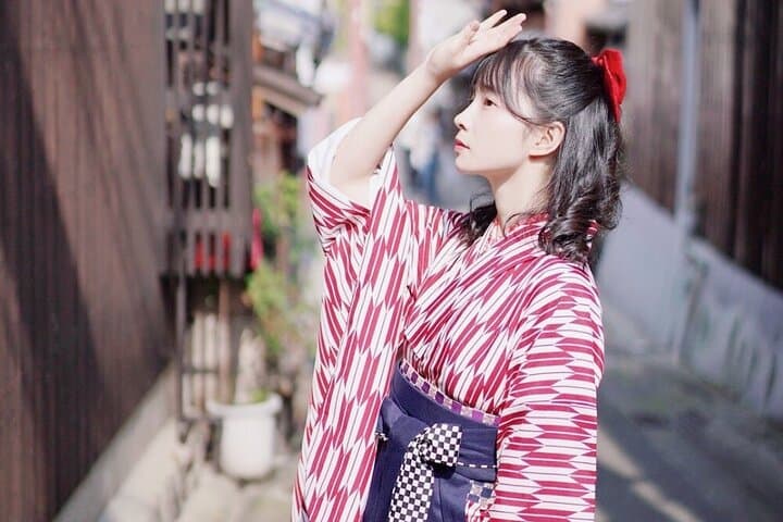 Kyoto Kimono & Hakama Rental: Graduation Photo Experience on Historic Streets photo 4