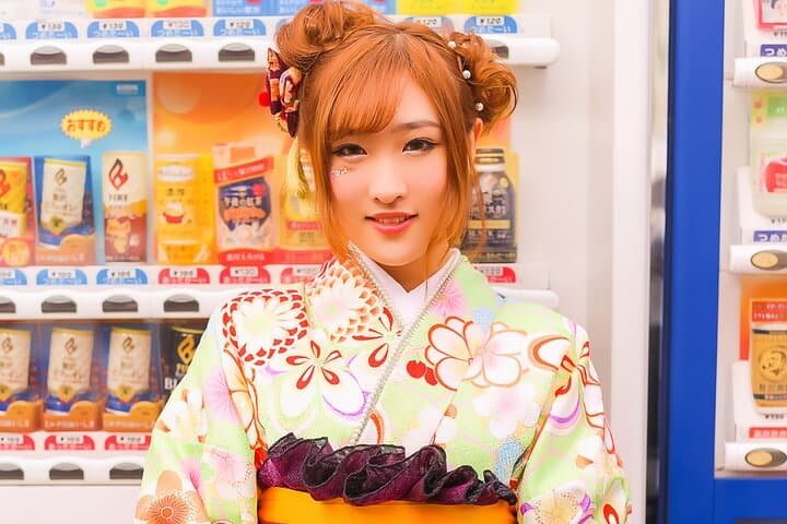 Kyoto Kimono & Hakama Rental: Graduation Photo Experience on Historic Streets photo 5