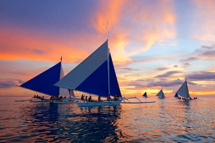 Boracay Paraw Sailing: Traditional Outrigger Cruise Around White Beach