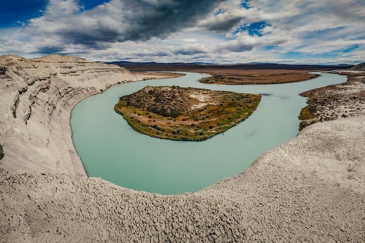 Wild Kayak & Hike on La Leona River: Full-Day Patagonia Adventure photo 3