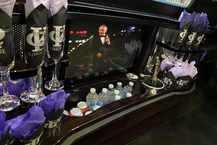 Insider NYC Limo Tour: Private 4-Hour Guided Drive Through Manhattan photo 3