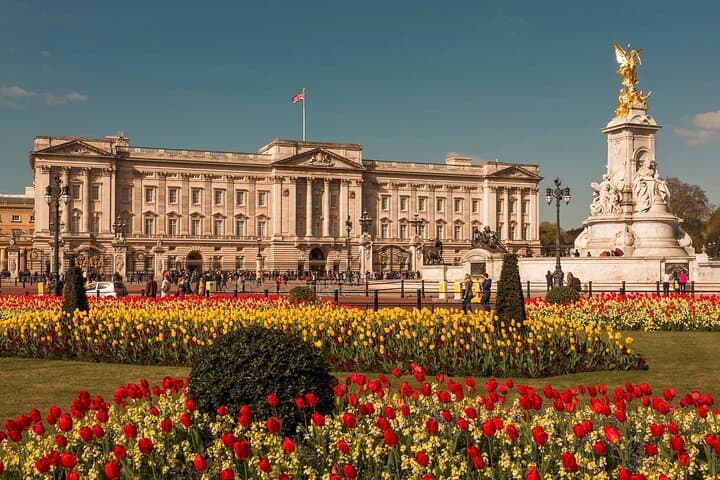 Self-Guided Murder Mystery Walk: Buckingham Palace to Scotland Yard (Westminster)