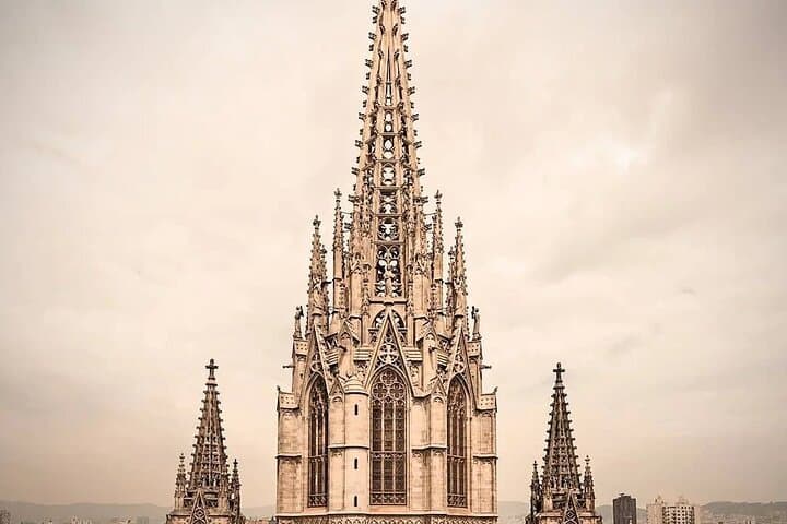 Solve a 1914 Murder: Self-Guided Mystery Tour at Barcelona Cathedral