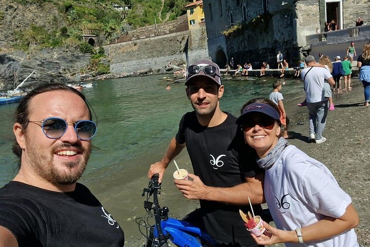 Cinque Terre E-Bike Wine Tour: Vineyards, Villages & Sea Views photo 4