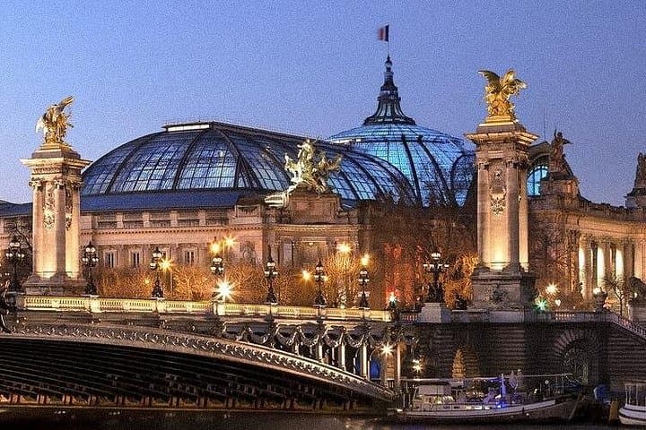 Paris in a Citroën DS: Private 3-Hour Vintage Open-Top City Tour photo 2
