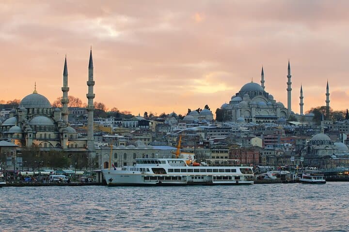 Istanbul Private Photo Shoot: Capture the City's Timeless Streets and Bosphorus Light