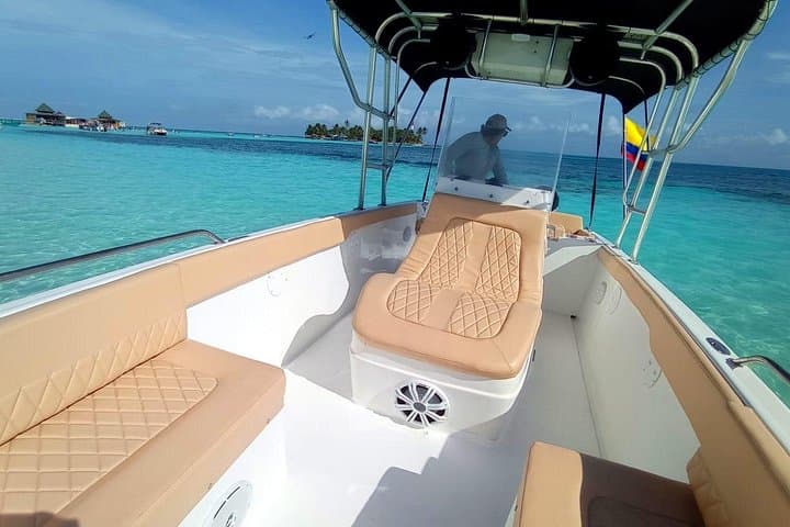 Explore San Andrés: Full-Day Private Boat Tour to El Palito, Reefs & Sandbars photo 3