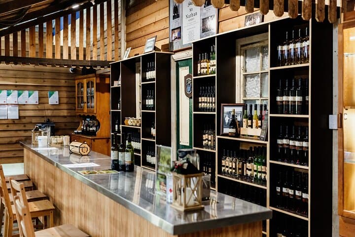 Tamborine Mountain Hop-On Hop-Off: Gallery Walk, Rainforest Trails & Distillery Tastings photo 3