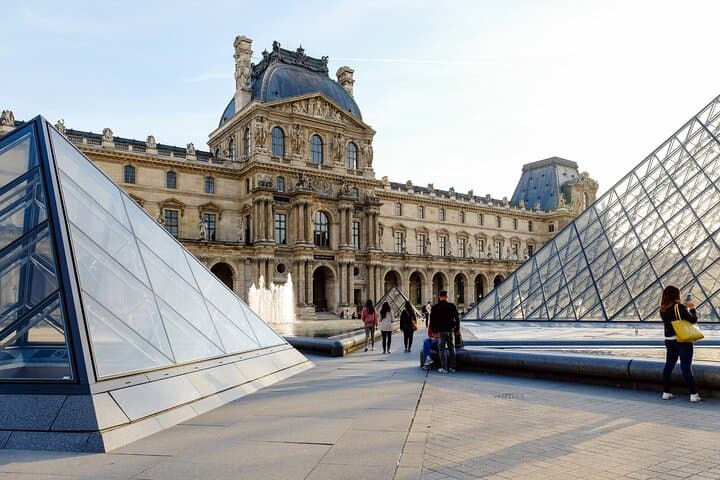 Paris Self-Guided Scavenger Hunt — Highlights Walking Tour & City Riddle Trail photo 6