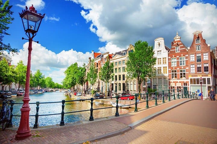 Amsterdam Scavenger Hunt: Self-Guided Audio Walking Tour of 10+ Highlights