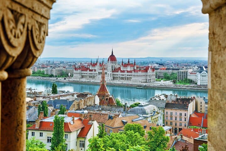 Budapest Scavenger Hunt: Self-Guided Audio Walking Tour of Castle Hill & Danube photo 3