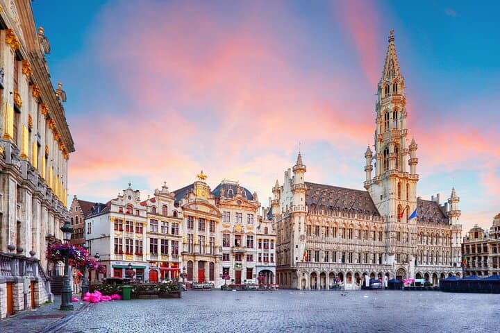 Brussels Scavenger Hunt: Self-Guided Audio Walking Tour of Grand Place & Royal District