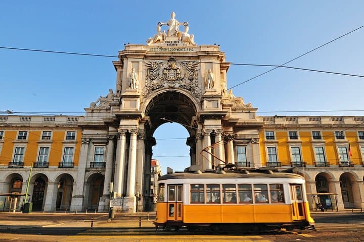 Lisbon Scavenger Hunt: Self-Guided Highlights Walking Tour