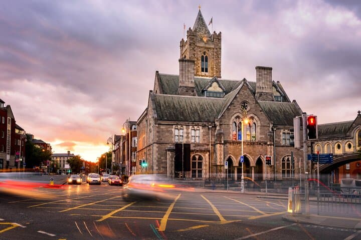 Dublin Scavenger Hunt: Self-Guided Walking Tour of Landmarks & Hidden Gems