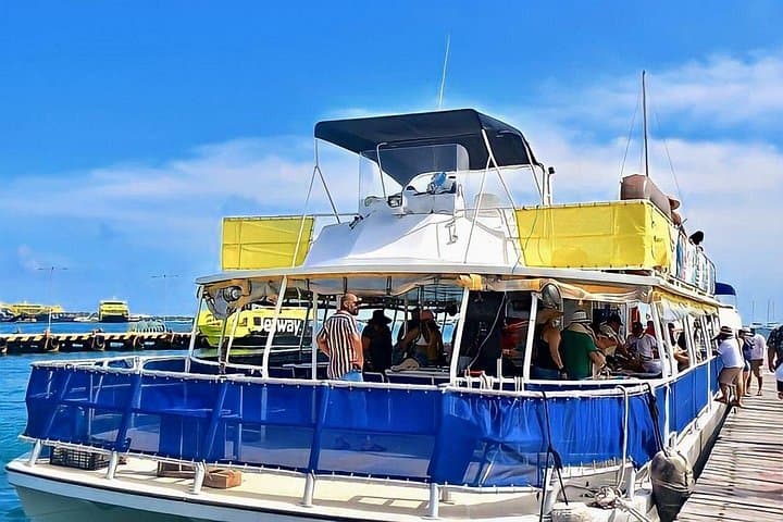 Isla Mujeres Catamaran Unlimited: Snorkel, Beach Club & Open Bar from Cancun photo 3