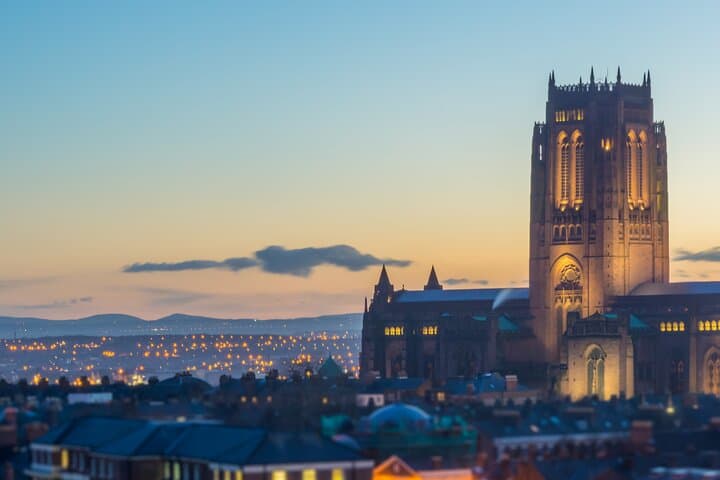 Liverpool Scavenger Hunt: Self-Guided Walking Tour of City Highlights