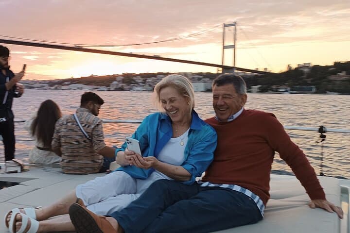 Bosphorus Sunset Cruise on a Luxury Yacht — Kabatas to Maiden's Tower photo 4