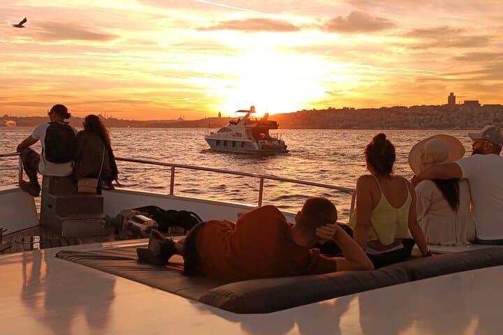 Bosphorus Sunset Cruise on a Luxury Yacht — Kabatas to Maiden's Tower photo 2
