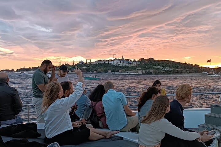 Bosphorus Sunset Cruise on a Luxury Yacht — Kabatas to Maiden's Tower photo 3