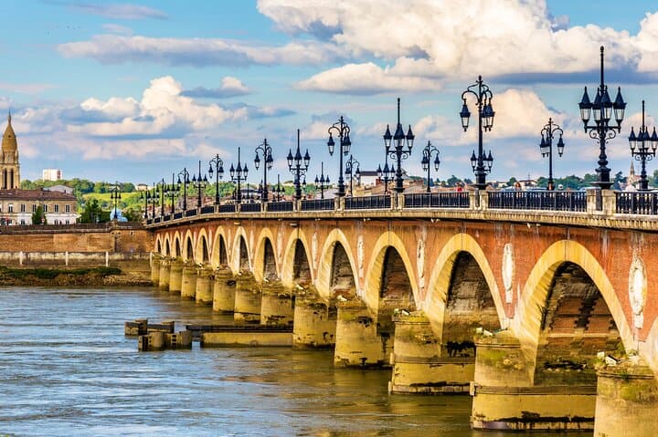 Explore Bordeaux: Scavenger Hunt & Self-Guided Highlights Walking Tour photo 3