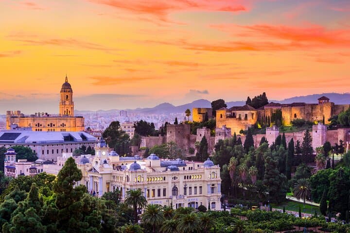 Malaga Scavenger Hunt: Self-Guided Walking Tour of the City's Highlights
