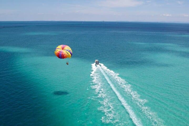 Soar Over Boracay: 15-Minute Parasailing Flights Above White Beach photo 6