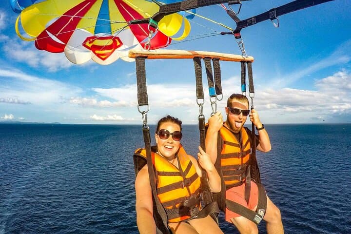 Soar Over Boracay: 15-Minute Parasailing Flights Above White Beach photo 5