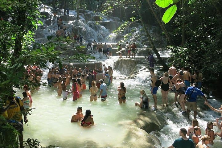 Montego Bay to Dunns River Falls: Half-Day Climb and Cultural Drive